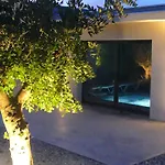 Caruso - Authenticite - Piscine - Climatisation - Vignes Trouillas