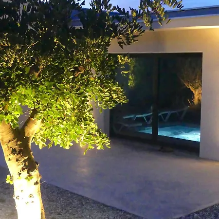 Caruso - Authenticité - Piscine - Climatisation - Vignes Trouillas